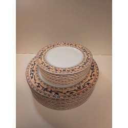 LOT D\'ASSIETTES PILLIVUYT