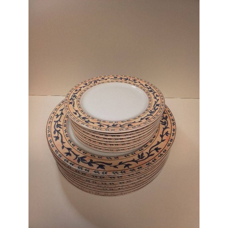 LOT D\'ASSIETTES PILLIVUYT