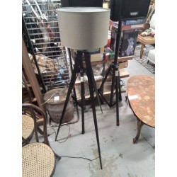 LAMPADAIRE MODERNE TRIPODE