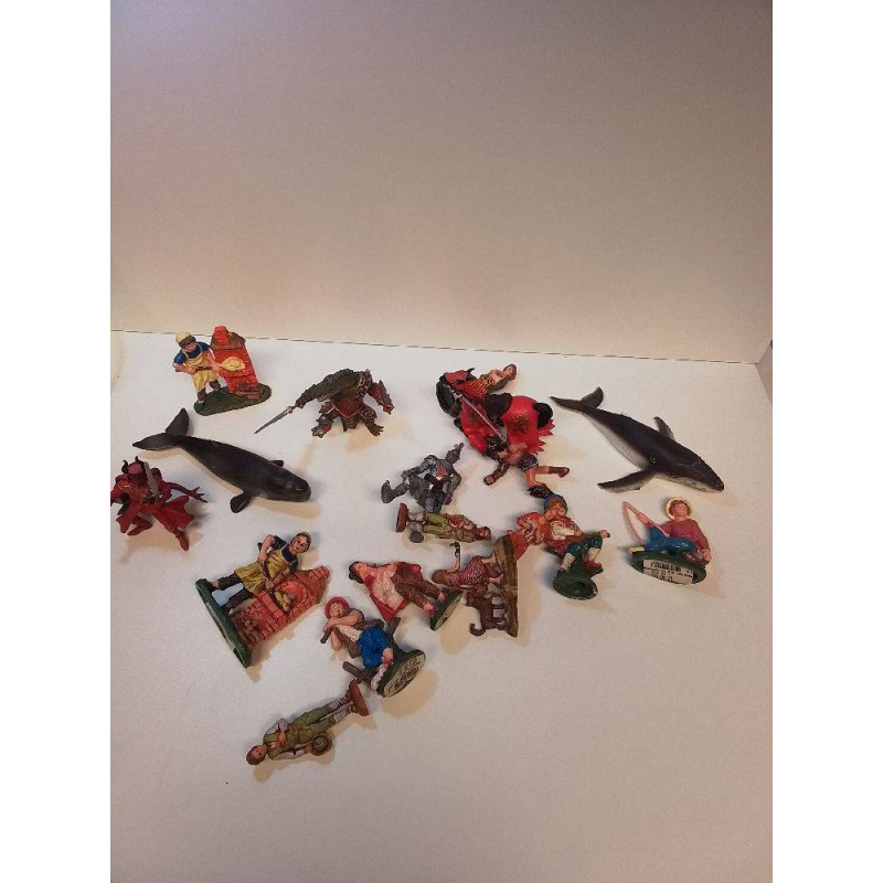 LOT FIGURINES DIVERS 