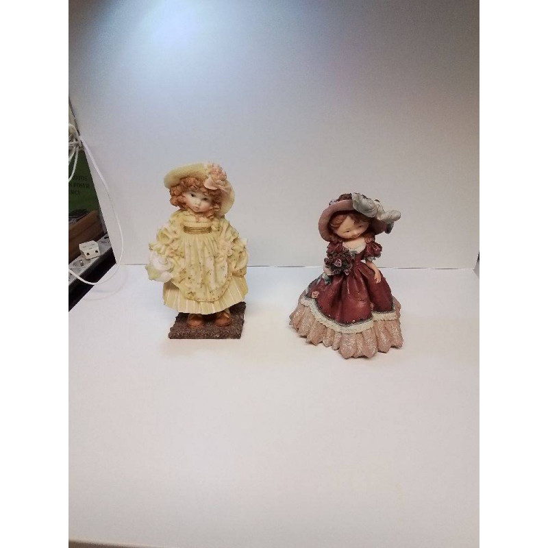 STATUETTE FILLETTE LA PIECE