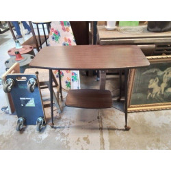 DESSERTE A ROULETTES 