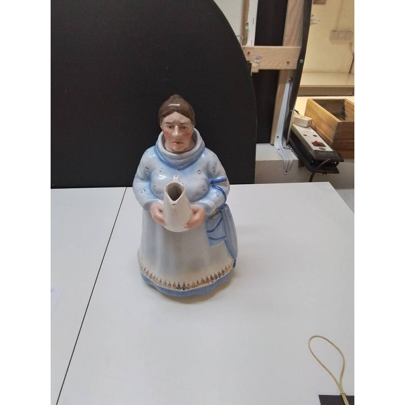 CRUCHE PORCELAINE FEMME AU PARAPLUIE