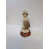 STATUETTE FEMME AVEC POULE