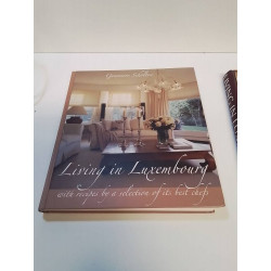 LIVRE LIVING IN LUXEMBOURG LA PIECE