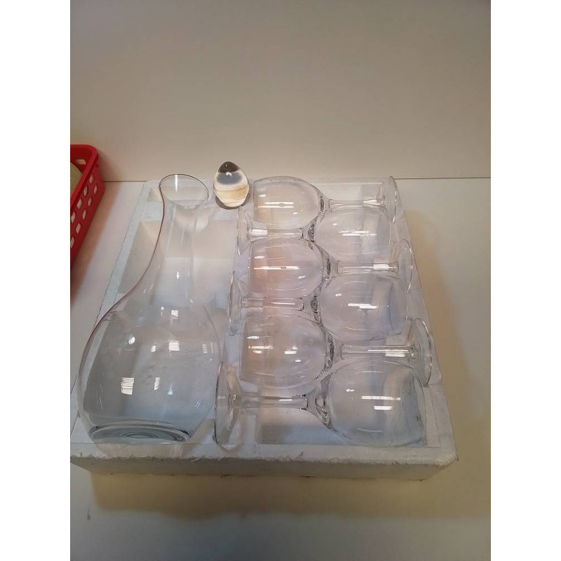 COFFRET CARAFE ET VERRES A VIN 