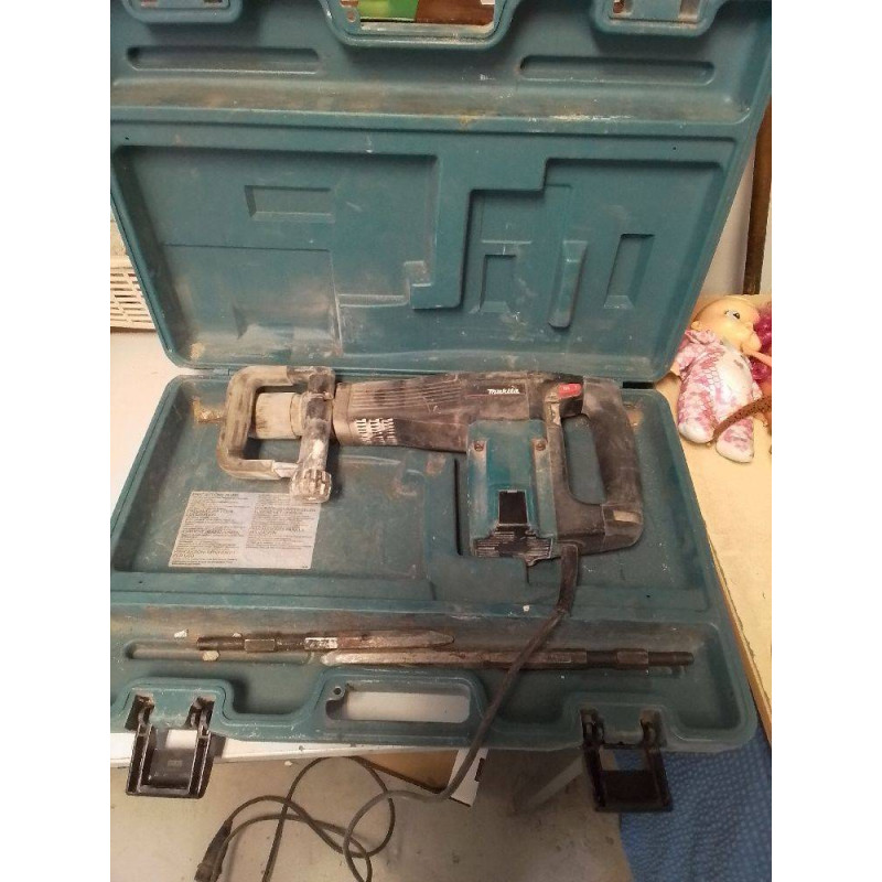 PERFORATEUR MAKITA + BOITE 