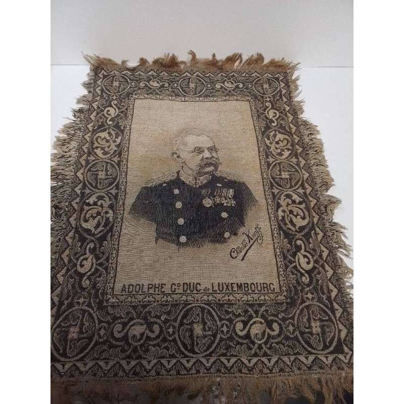 TAPIS DE JEU BRODÉ GRAND DUC ADOLPHE 