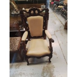 FAUTEUIL STYLE NEO GOTHIQUE