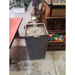 CAISSE DE STOCKAGE MILITAIRE 