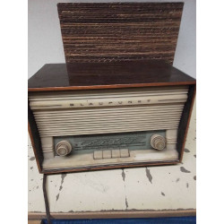 RADIO ANCIENNE EN L\'ÉTAT 
