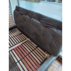 LIT CUIR GRIS 180X200 MUSTERRING