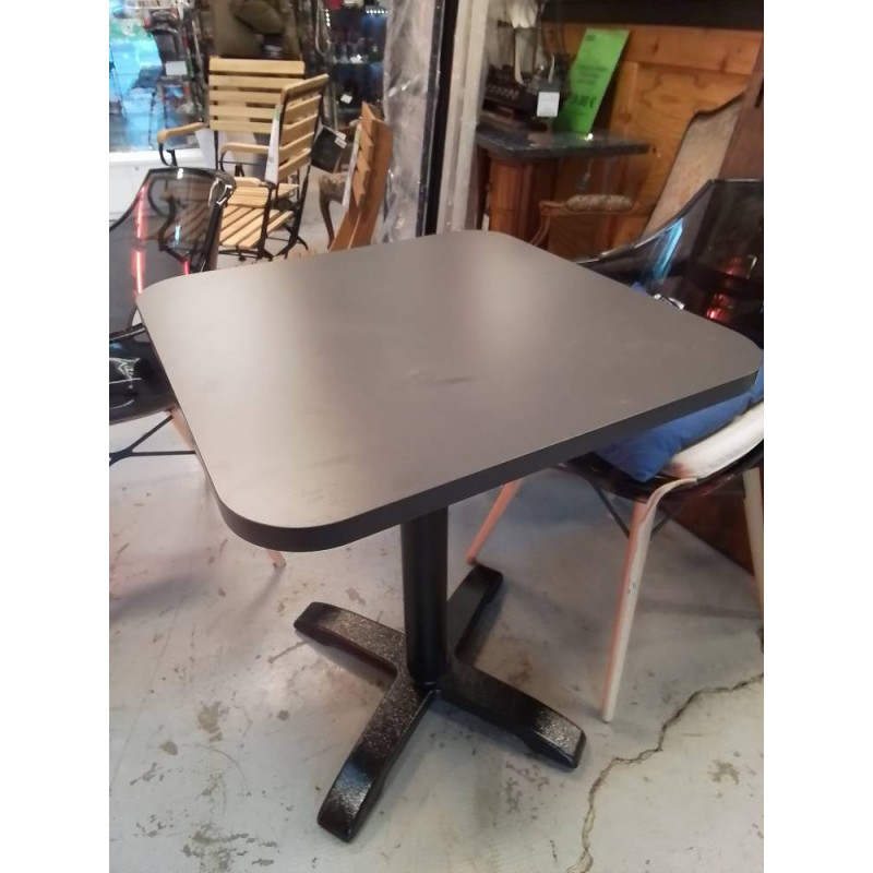 TABLE DE BISTROT MODERNE 