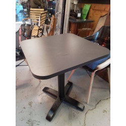 TABLE DE BISTROT MODERNE 