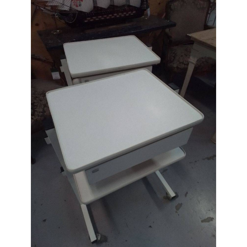 MEUBLE INFORMATIQUE A ROULETTES 