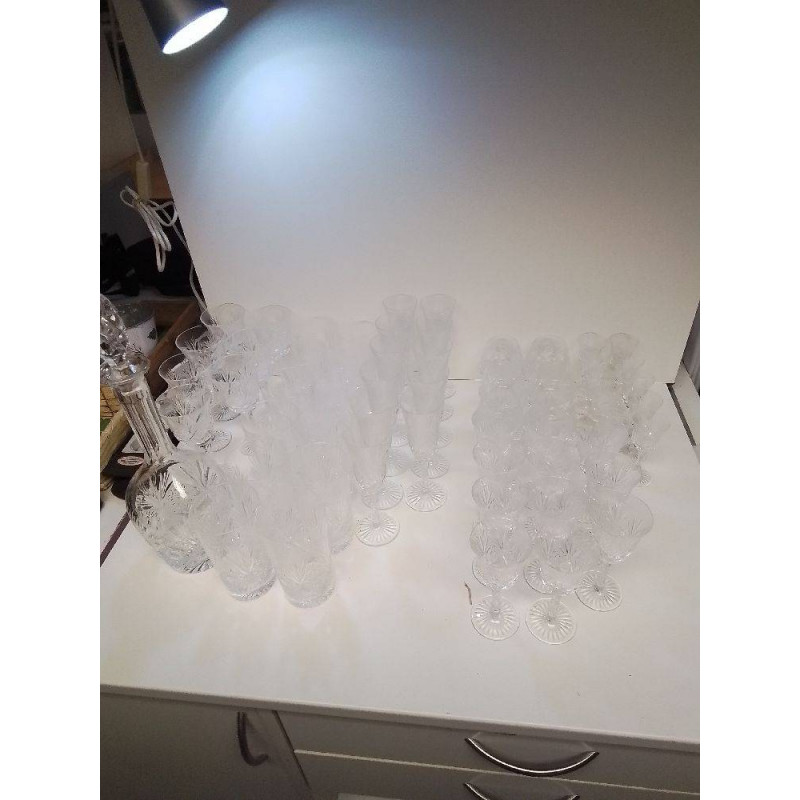 LOT DE VERRES + CARAFE CRISLOR 