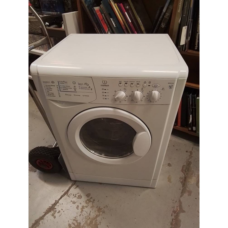 MACHINE A LAVER INDESIT WIDXL 146