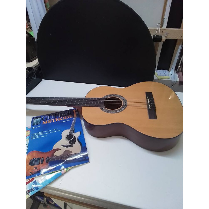 GUITARE ADMIRAN AVEC ÉTUI 