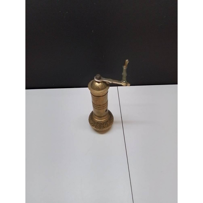 MOULIN A POIVRE METAL ANCIEN