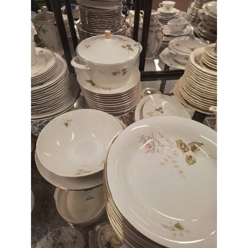 SERVICE PORCELAINE LIMOGES MOTIF FLEURS