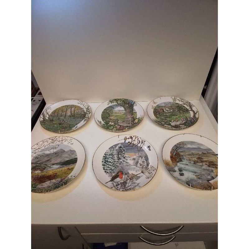 LOT D\'ASSIETTES DE COLLECTION ROYAL WORCESTER PETER BARNETT 
