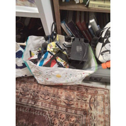 MEUBLE D’ANGLE + AQUARIUM AVEC ACCESOIRES 