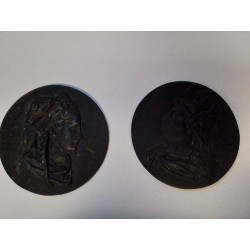 MÉDAILLONS EN FONTE 1870