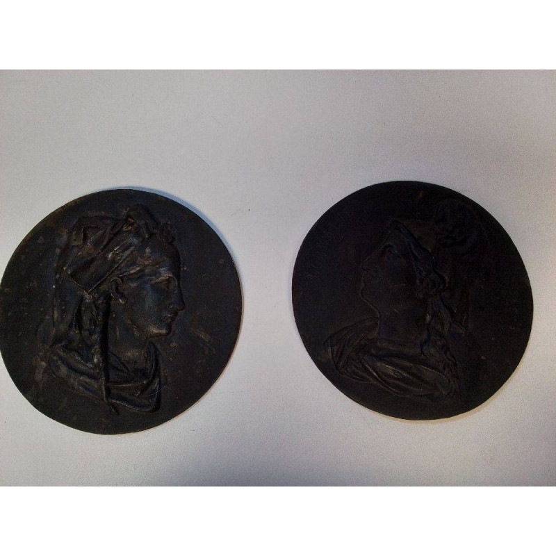 MÉDAILLONS EN FONTE 1870