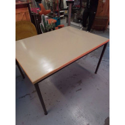 TABLE PIÈTEMENT METAL 