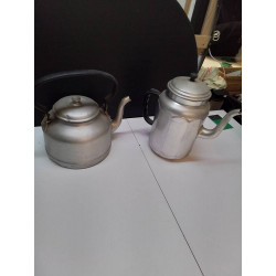 BOUILLOIRE ET CAFETIÈRE...