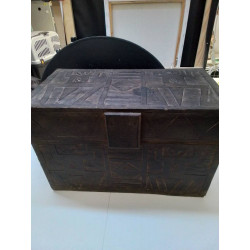 COFFRE BOIS SCULPTÉ 