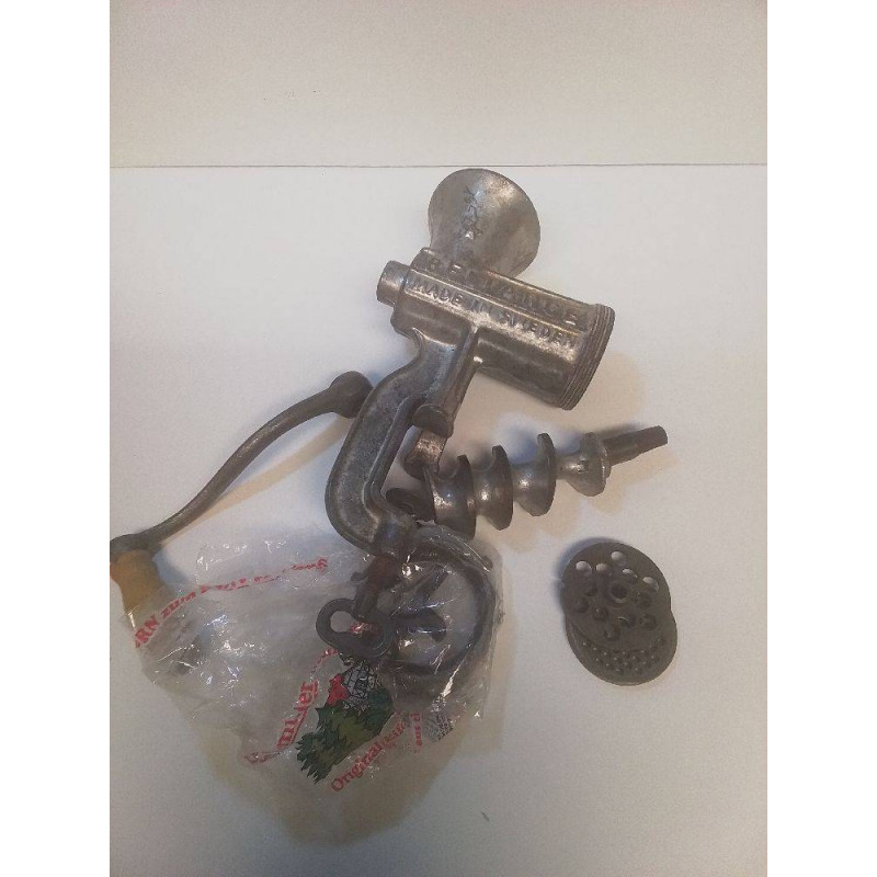 HACHOIR ANCIEN + ACCESSOIRES 