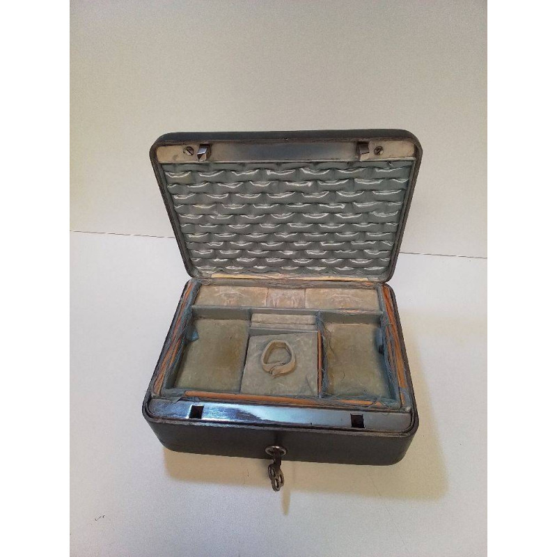 BOITE A BIJOUX ANCIENNE A INCRUSTATIONS 