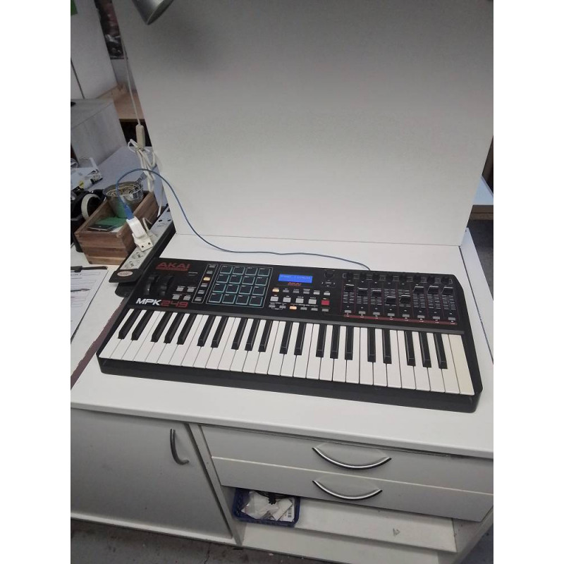 SYNTHÉTISEUR AKAI PRO MPK249
