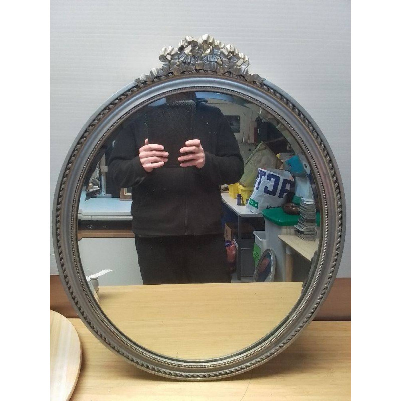 MIROIR OVALE BORD ARGENTÉ MOTIF SCULPTÉ 