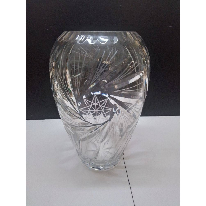 VASE CRISTAL CISELÉ AVEC ÉCLAT 