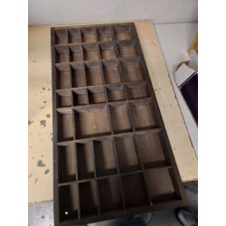 ÉTAGÈRE A MINIATURE 