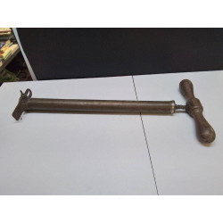 POMPE ANCIENNE EN L’ETAT