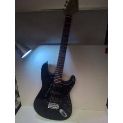 GUITARE ÉLECTRIQUE NOIR 