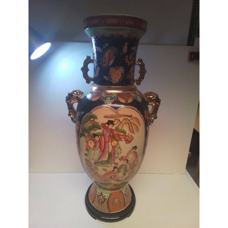 VASE ASIATIQUE ET SOCLE 