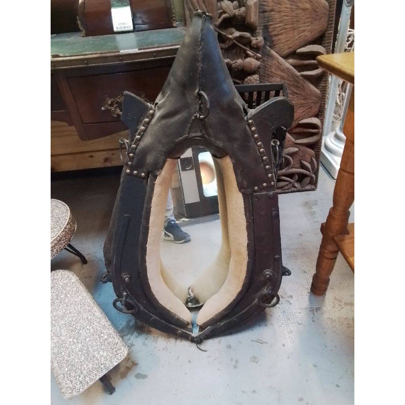 COLLIER D\' ATTELAGE ET MIROIR 