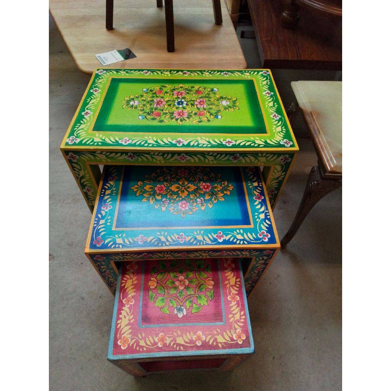 TABLE GIGOGNES KARE DESIGN