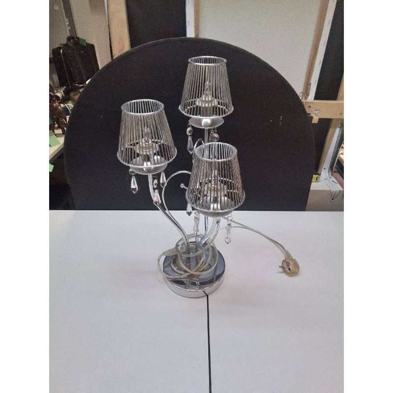 LAMPE METAL AVEC BRELOQUES 