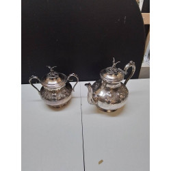 CAFETIÈRE ET POT EN METAL...