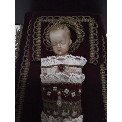  STATUETTE CIRE DE L\'ENFANT JÉSUS SUR UN COUSSIN