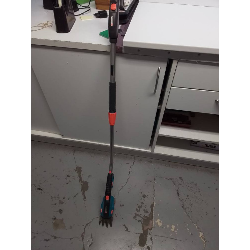 COUPE BORDURE GARDENA BLEU