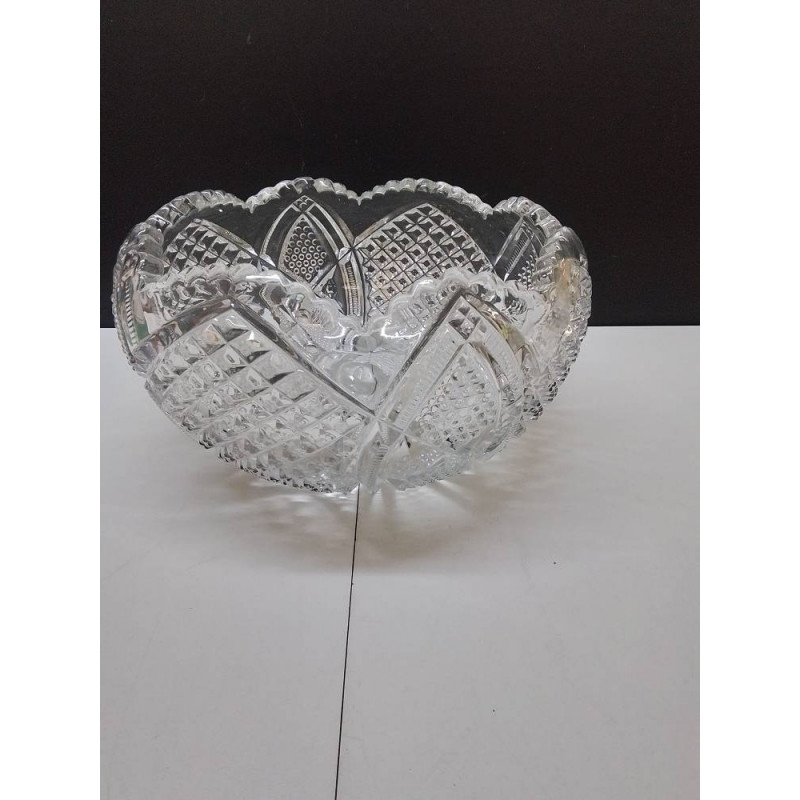 COUPE CISELÉE EN CRISTAL 