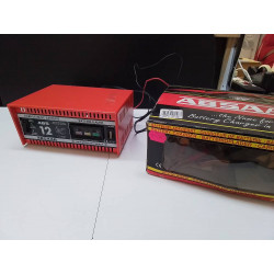 CHARGEUR DE BATTERIE 