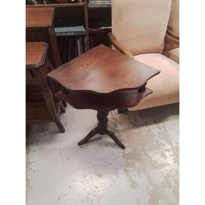 TABLETTE D’ANGLE EN BOIS 