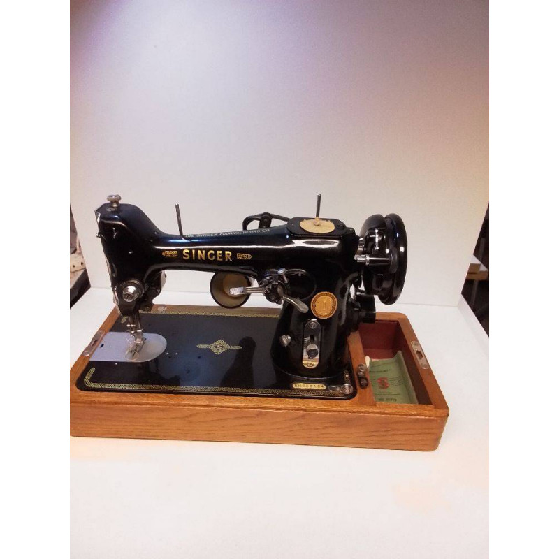 MACHINE A COUDRE SINGER + ACCESSOIRES 